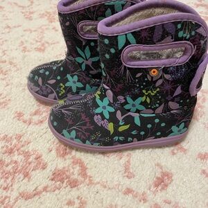 Bogs Kids Boots - Black and Purple Floral